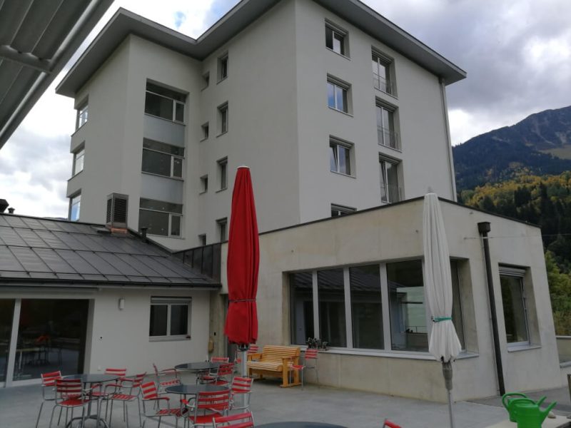 01 Alters Pflegeheim Casa Sogn Giusep Cumpadialas BestandTerrasseCafeteria
