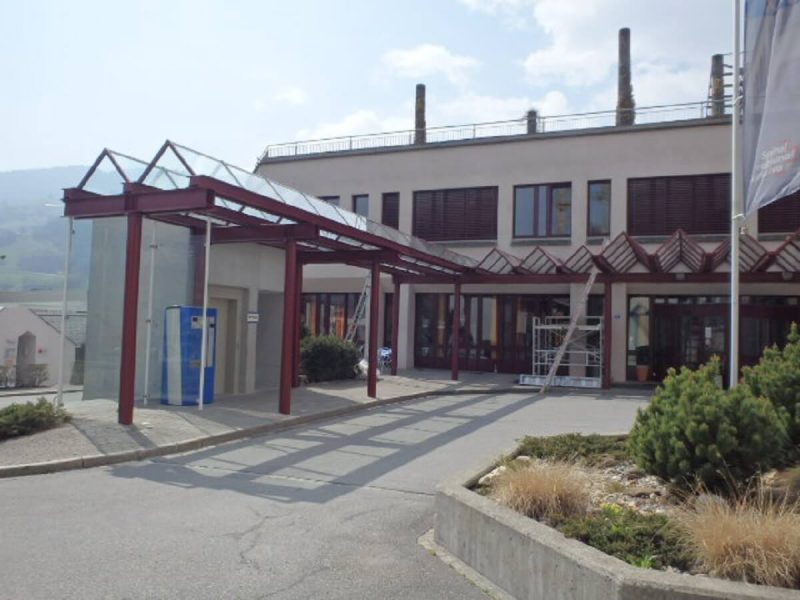 01 Lifteinbau Parkhaus Regionalspital Ilanz Malerarbeiten Vordaecher