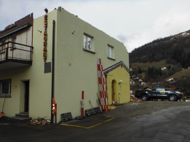 01 Um Anbau Doppel EFH Ilanz Rueckbau