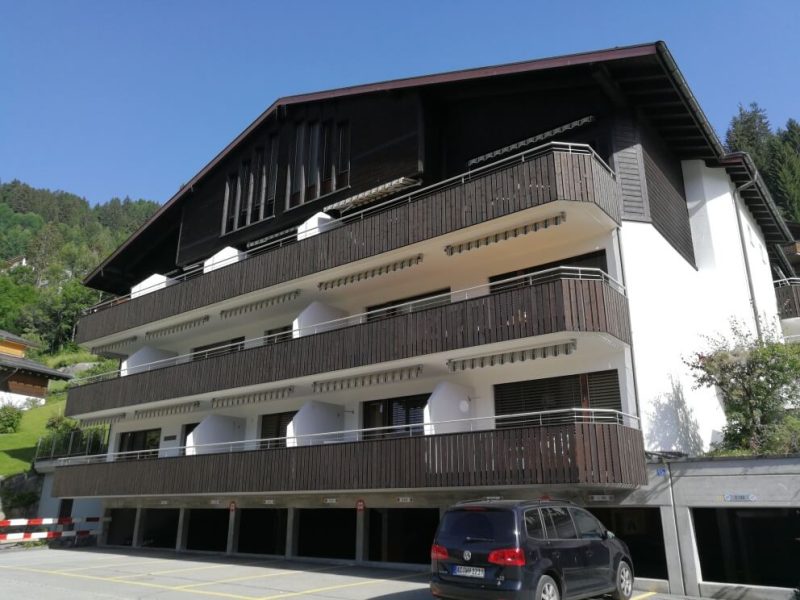 03 Fassadenrenovation 3MFH Laax Haus A Suedfassade Nachher