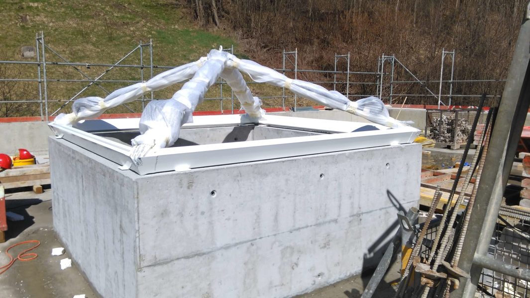 04 Erweiterung Regionalspital Ilanz Oblicht Montiert