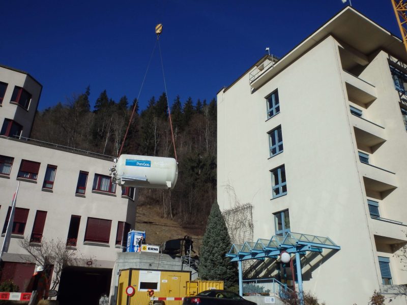 05 Erweiterung Regionalspital Ilanz Tank Versetzen
