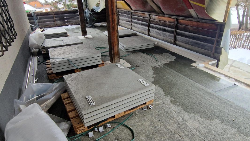 31.01.25 Sitzplatz Betonplatten Geliefert